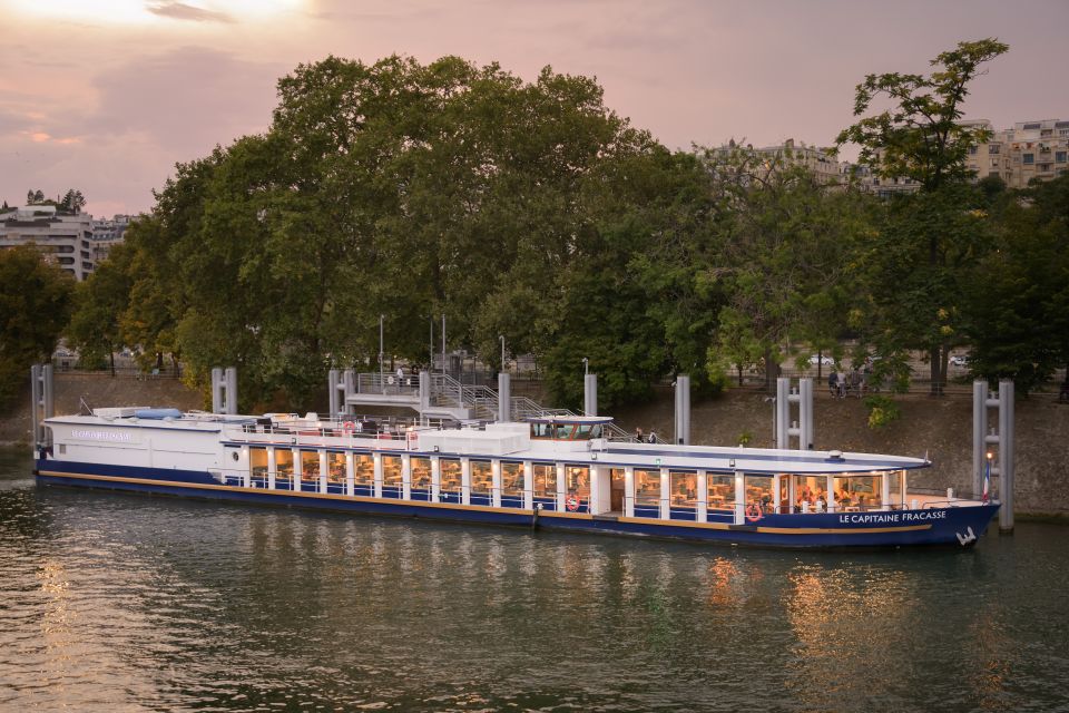 Paris: Romantic Cruise With 3-Course Dinner on Seine River - Included in the Package