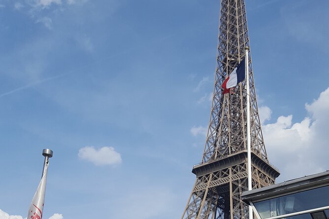 Paris Seine River Champagne Tasting Cruise - Highlights