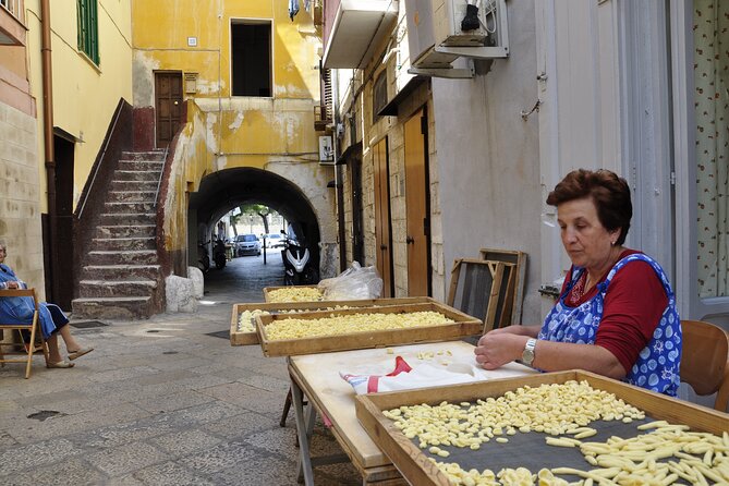 People of Bari Unusual Guided Tour - Interacting With Locals