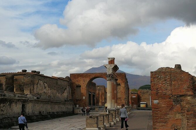 Pompeii Guided Walking Tour With Included Entrance at Pompeii Ruins - Meeting Point and Pickup