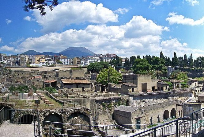 Pompeii & Herculaneum Day Trip From Naples With Lunch - Lunch at Ristorante Vesuvio