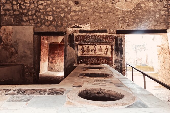 Pompeii Small Group With an Archaeologist and Skip the Line - Highlights of the Pompeii Ruins