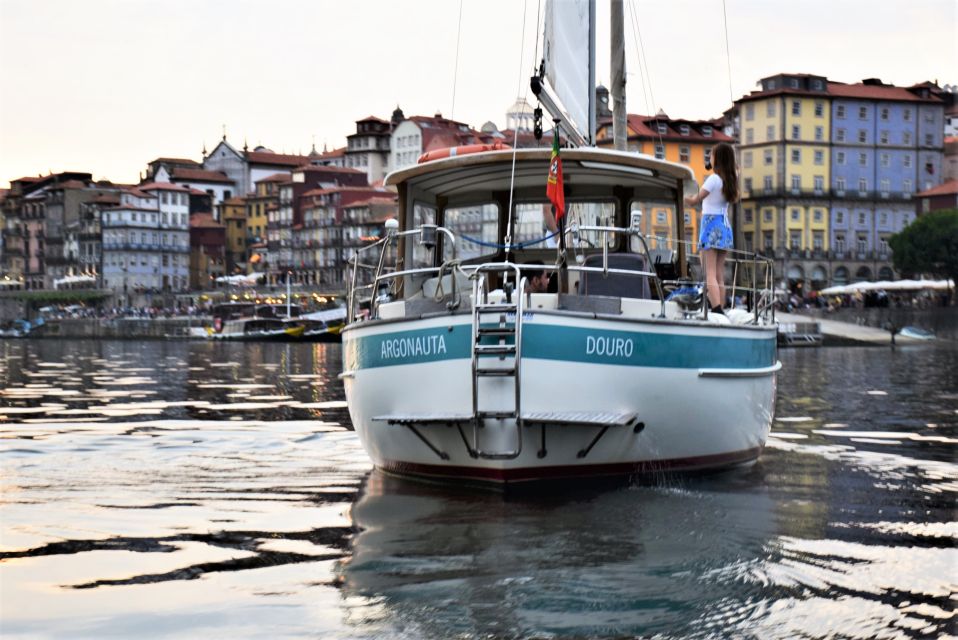 Porto: Douro River Sailing Cruise With Local Guide & Drinks - Included Amenities