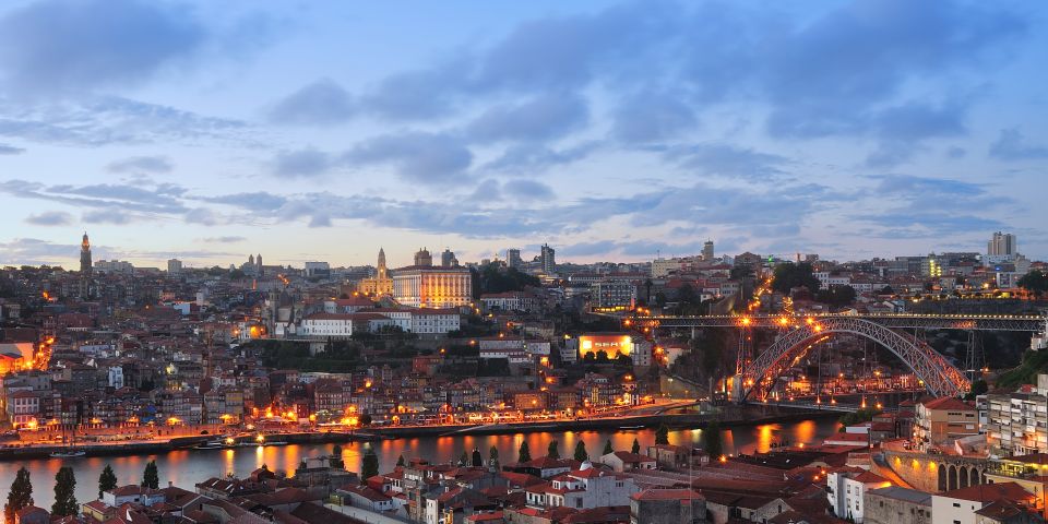 Porto: Fado Dinner Show and Night Tour | All Included - Traditional Portuguese Dinner