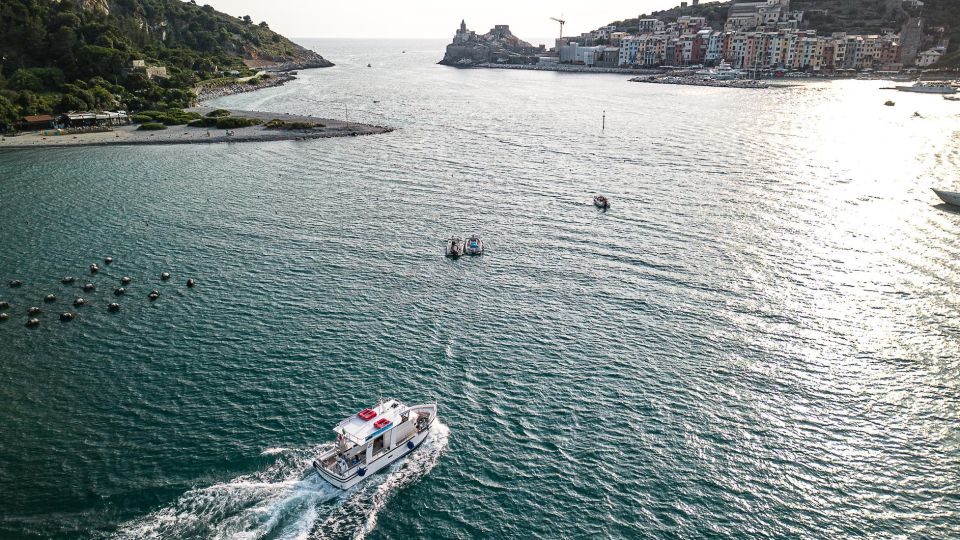 Portovenere: Private Boat Trip to the Islands With a Meal - Recreational Activities