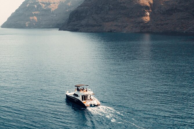 Private Caldera Cruise With Power Catamaran ENJOY Incl. Meal & Drinks - Review Highlights