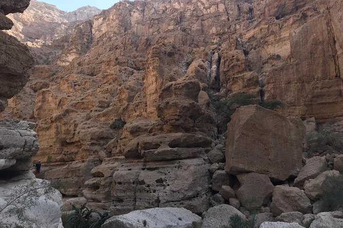 Private Day Trip to Wadi Shab, Fins Beach & Bimmah Sinkhole - Accessibility and Participation