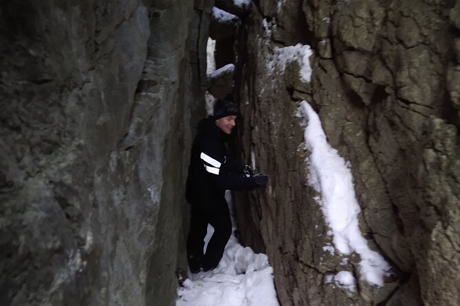 Private Nottawasaga Bluffs Caves Snowshoe Tour,Collingwd/Creemore - Preparing for the Tour