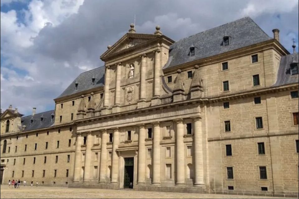 Private Tour of El Escorial & Valle De Los Caídos With Hotel Pick-Up - Exploring El Escorial