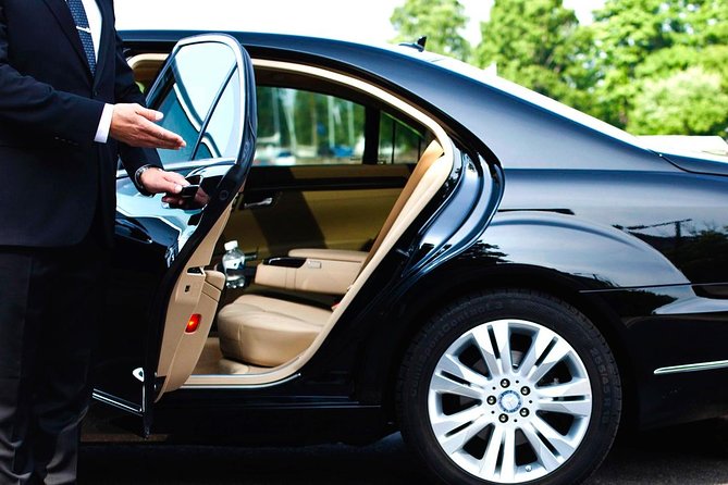 Private Transfer:- Waterloo OR Toronto Pearson Airport Black Car Service - Passenger and Luggage