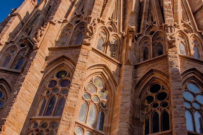 Sagrada Familia: Fast Track Guided Tour With Optional Tower - What to Expect During the Tour