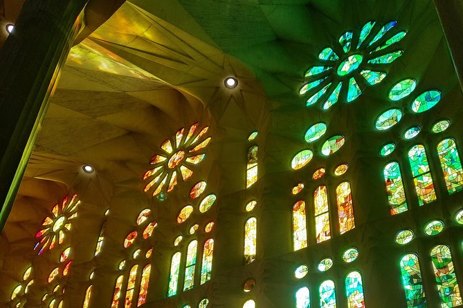 Sagrada Familia Guided Tour With Towers Access - Panoramic City Views