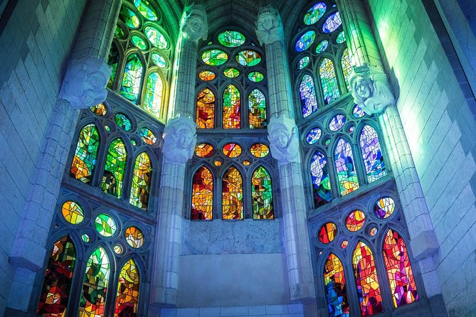 Sagrada Familia Small Group Tour With Skip the Line Ticket - Guided Tour Highlights