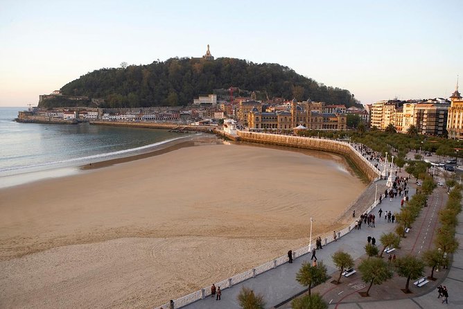 San Sebastian Walking Tour With Pintxos and Drink - Meeting and Pickup