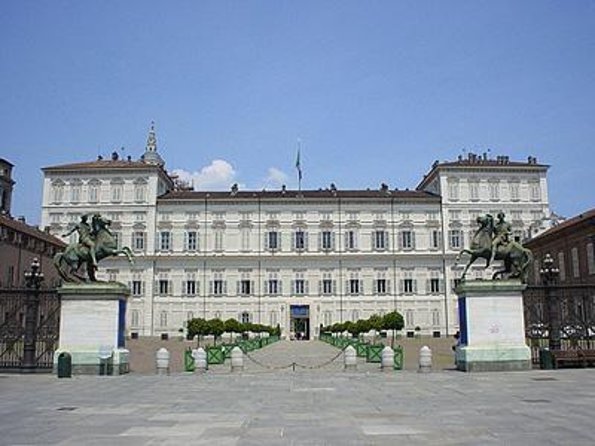 Small-group Royal Palace Skip-the-line Tour - Meeting and Pickup