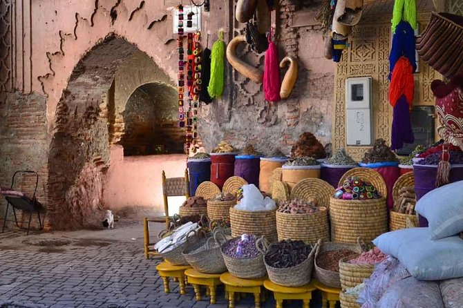 Souks Shopping Tours - Group Size and Accessibility