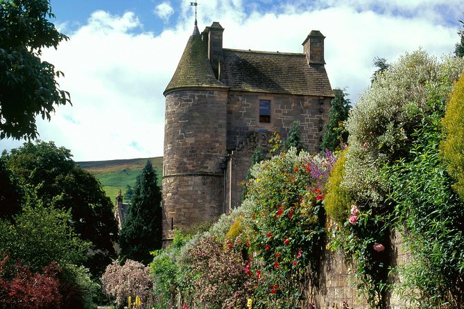 St Andrews, Falkland and Fife Villages Tour From Edinburgh - Group Size and Accessibility