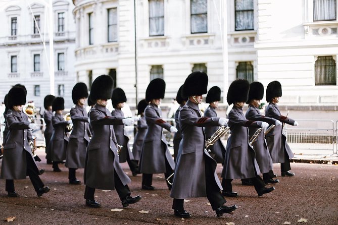 The Changing of the Guard Guided Walking Tour - Semi-Private 8ppl Max - Included in the Tour