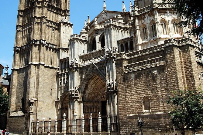 Toledo Tour With Tapas, Wine Tasting and Optional 7 Monuments Access - Wine and Tapas Tasting