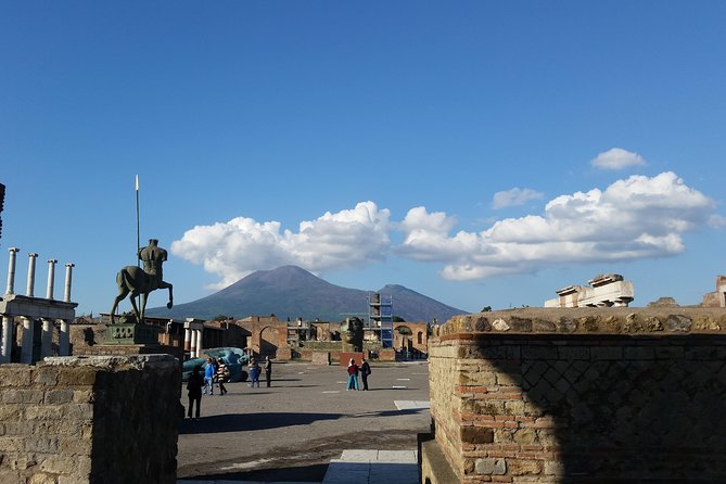 Tour in the Ruins of Pompeii With an Archaeologist - Unearthing Pompeiis Buried Treasures