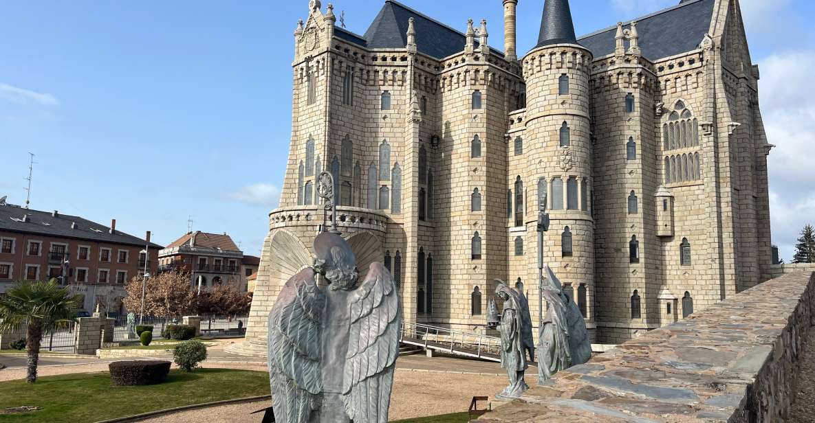 Tour Oviedo Castrillo Polvazares Astorga and Leon Cathedral - Gaudis Palace in Astorga