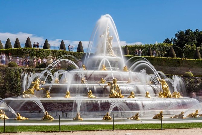 Versailles Palace Guided Tour With Gardens, Trianons & the Hamlet - Awe-Inspiring Hall of Mirrors