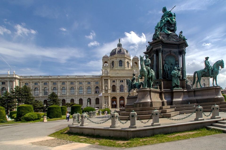 Vienna: Sightseeing Tour in an 10 Seats Electric Classic Car - Touring the City