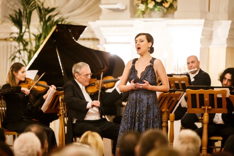 Vienna: Strauss & Mozart Christmas Gala at Kursalon - Dining Experience