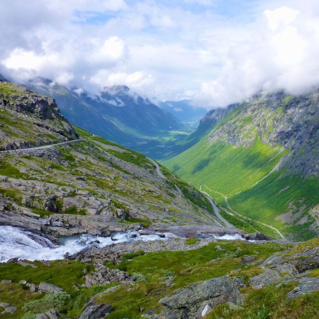 Voss: Guided Fjord & Glacier Tour to Fjærland - Hopperstad Stave Church