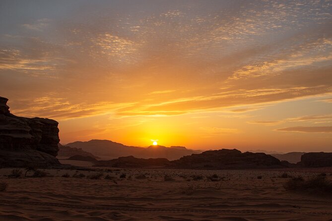 Wadi Rum Desert Sunset Tour - Experiencing the Sunset Panorama