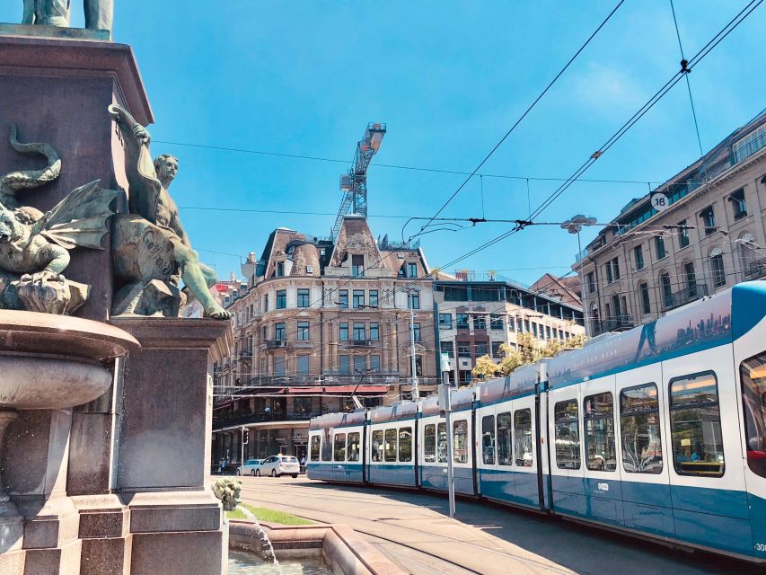 Zurich, Switzerland: Historical Walking Tour in Portuguese - Exploring Zurichs Heritage