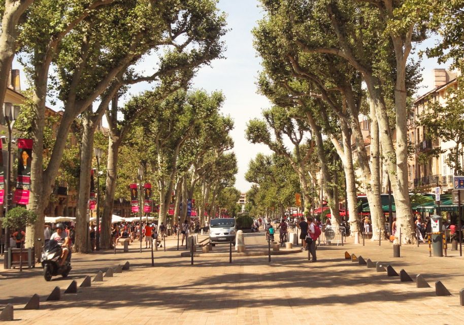 Aix-en-Provence: Scavenger Hunt and Self-Guided Tour - Multilingual Accessibility for Groups