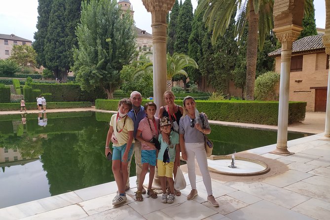 Alhambra: Private Tour for Families - Private Tour Experience