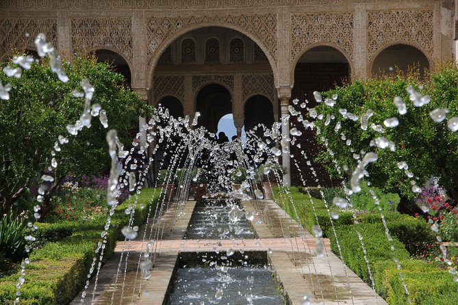 Alhambra With Nazaries Palaces Skip the Line Tour From Seville - Jardín De La Sultana: Enchanting Royal Gardens