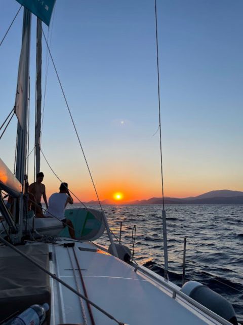 Athens: Private Sunset Sailing and Gastronomy Cruise - Onboard Amenities