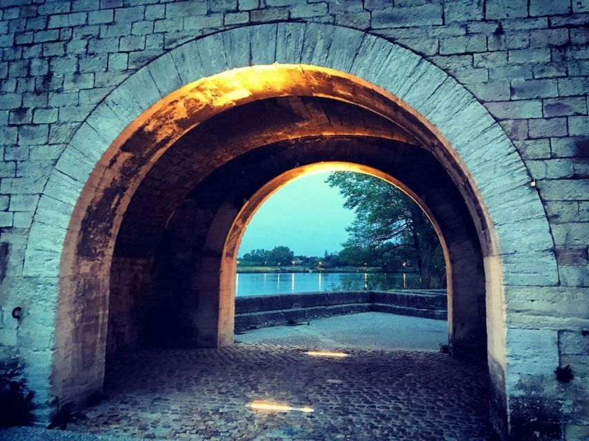 Avignon: The Night Wanderer Between Past and Present - Palais Des Papes and Surrounding Streets