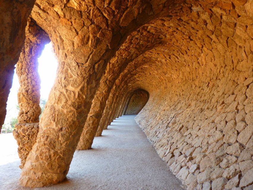 Barcelona: Park Güell & Sagrada Familia Guided Tour - Exploring Gaudís Masterpieces