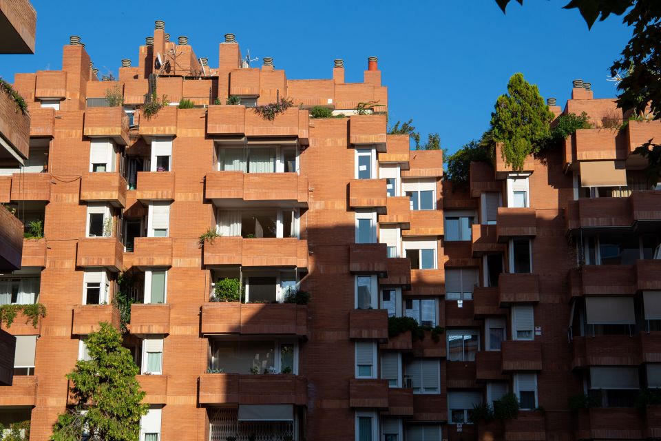 Barcelona: Private Architecture Tour With a Local Expert - Sagrada Familias Impact on the Skyline