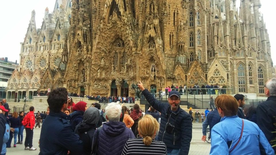 Barcelona: Sagrada Familia and City Tour With Hotel Pickup - Panoramic Views From Montjuïc