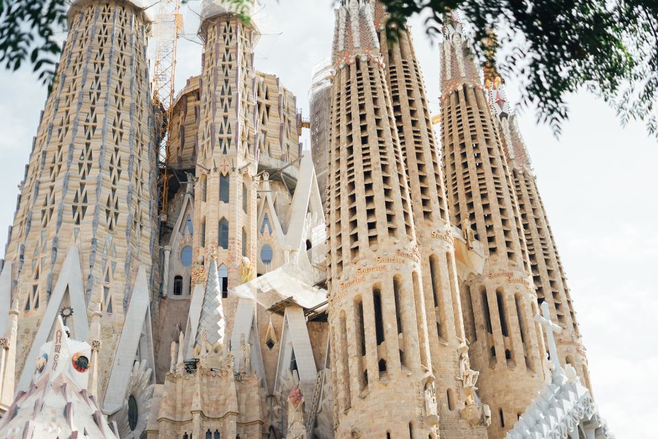 Barcelona: Sagrada Familia Guided Private Tour - Interior Exploration