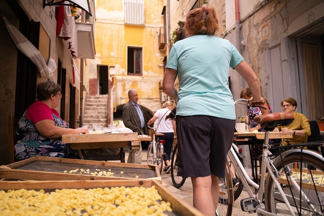 Bari Bike Tour With Pasta Experience - Visiting the Seaside Fish Market