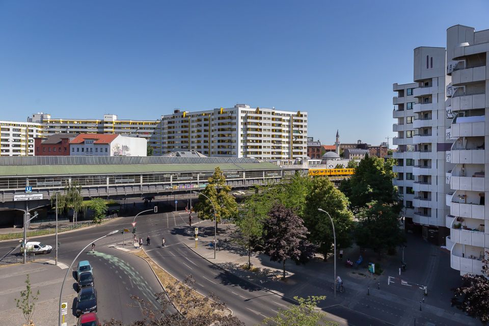 Berlin: Kreuzberg Guided Walking Evening Tour - Meeting Point and Duration