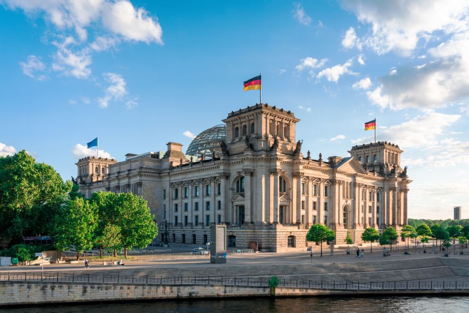 Berlin: Sights and Highlights Bike Tour With a Local Guide - Iconic Museum Island