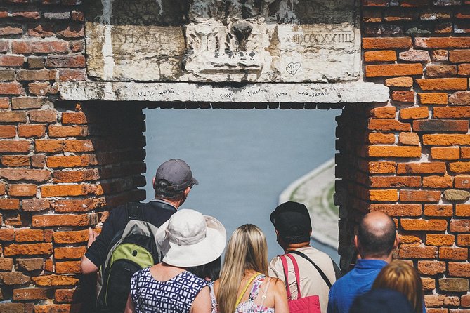 Best of Verona Highlights Walking Tour With Arena - Quaint Alleyways Discovered