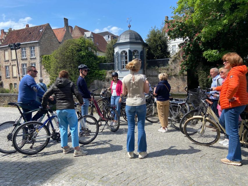 Bruges: Guided Retro Bike Tour of Highlights and Hidden Gems - Tour Experience