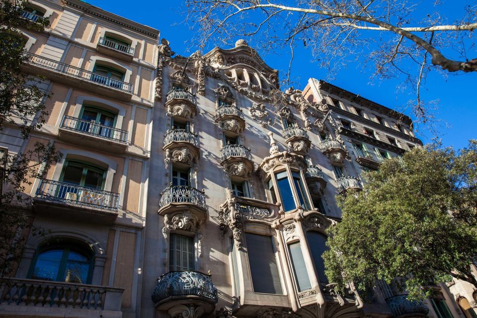 Casa Batllo Fast-Track Tickets, Barcelona Architecture Tour - Language Options