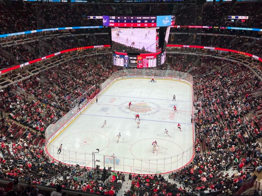 Chicago: Chicago Blackhawks NHL Game Ticket at United Center - Highlights of the Blackhawks Game