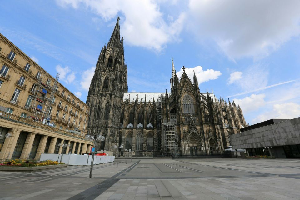 Cologne: First Discovery Walk and Reading Walking Tour - Key Locations on the Tour