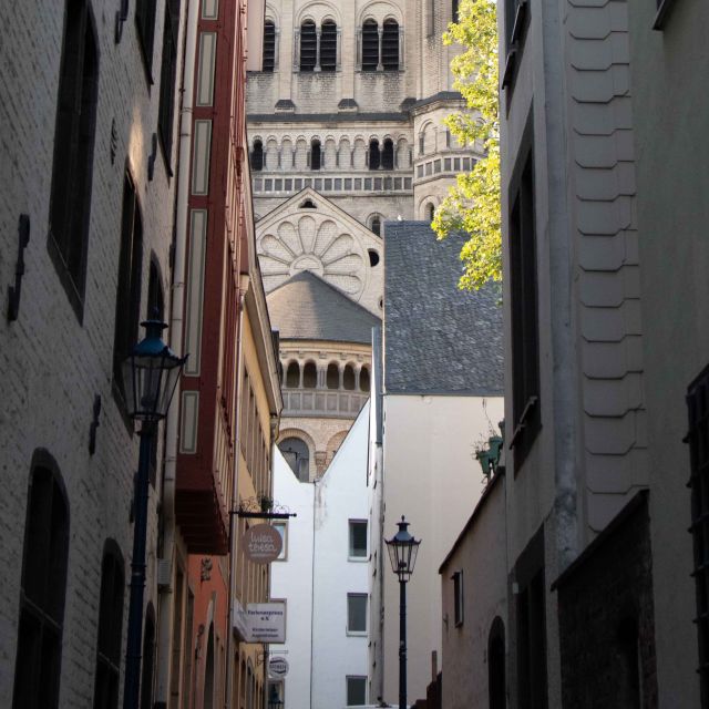 Cologne: Old Town Walking Tour Including Brewery Visit - Visiting Local Statues and Monuments