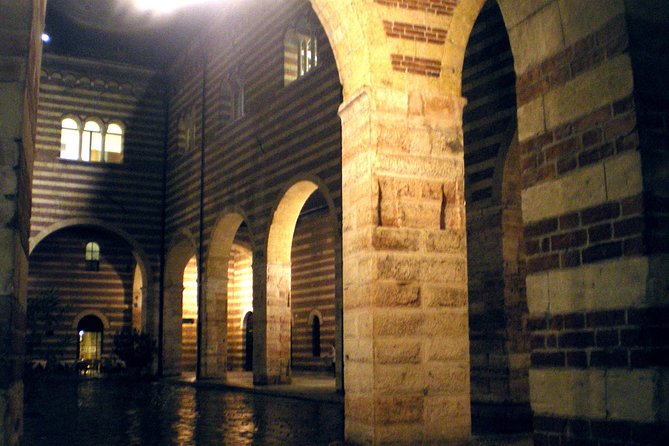 Dark Historical Verona Walking Tour - Walking Through Romantic Verona at Night